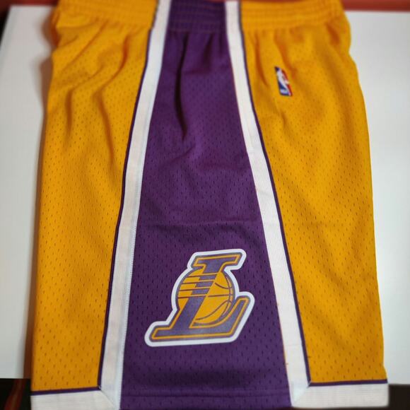 Mitchell & Ness 2009 Los Angeles Lakers Authentic NBA Swingman Shorts Medium NWT - Picture 1 of 5
